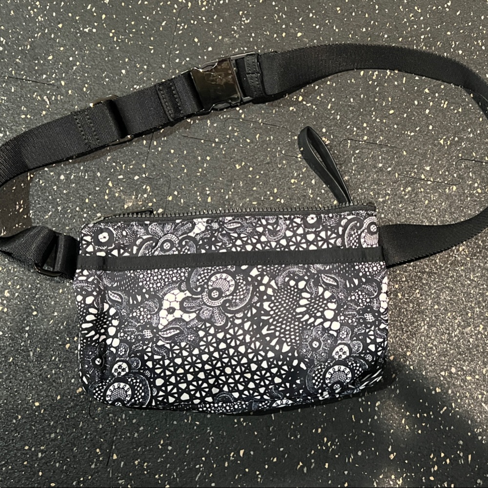 Lululemon Festival Bag / Hip Bag – Limited Edition Black & White Print - Picture 5 of 7